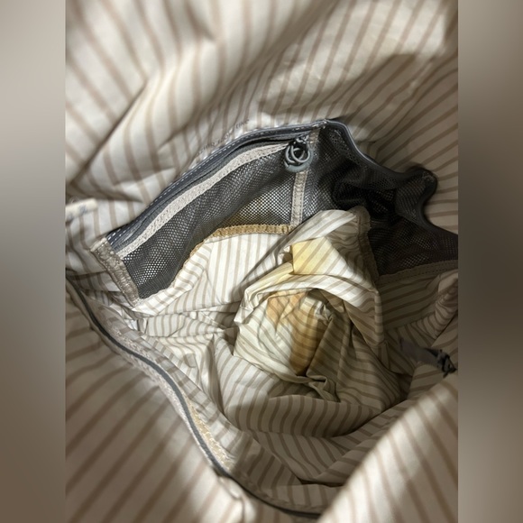 Used lulu lemon bag- grey and off white - Picture 15 of 16